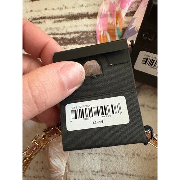 AVA & AIDEN hair accessory lot - Picture 7 of 11